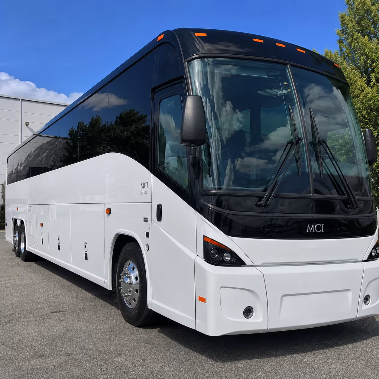 charter buses for miami beach trade show attendees arriving at mia or fll